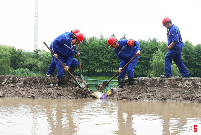 中國(guó)五冶集團(tuán)陸翔路項(xiàng)目工地舉行防臺(tái)防汛搶險(xiǎn)演練，筑牢道路建設(shè)安全防線