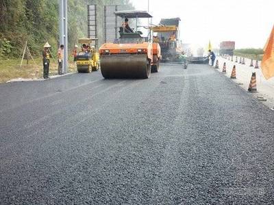 科學(xué)養(yǎng)護(hù)瀝青道路 工程管理視角下的行車安全保障策略
